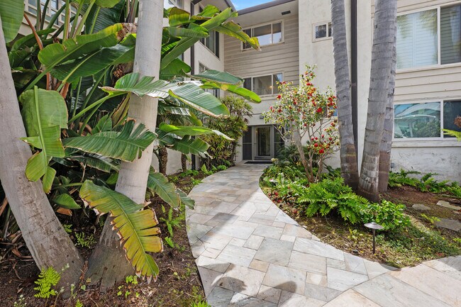 220 Coast Blvd San Diego, CA 92037 photo 3