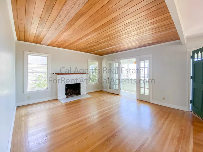 257 Trinity Ave photo 3