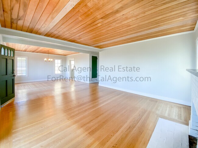 257 Trinity Ave photo 2