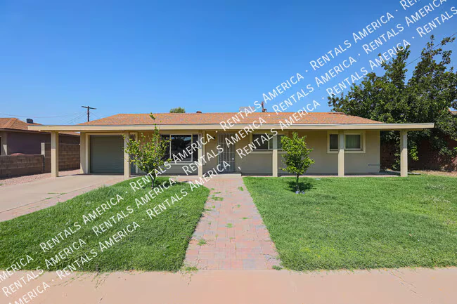 8120 E Amelia Ave photo 3