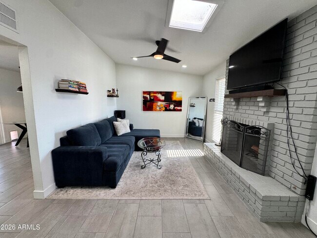 12453 N 29th Ave photo 4