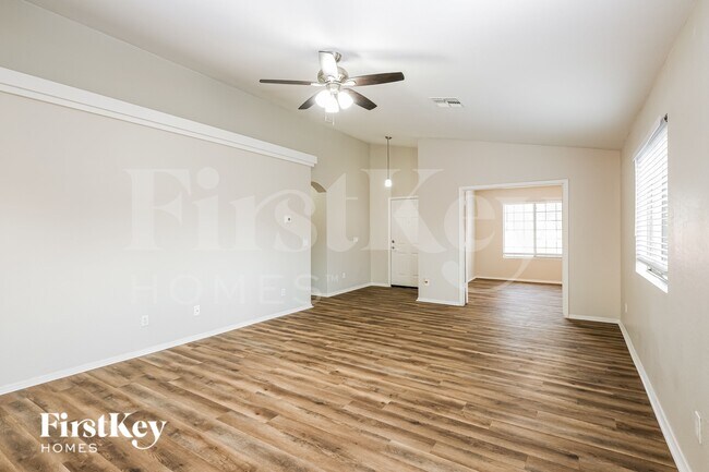 3141 W Sunland Ave Phoenix, AZ 85041 photo 4