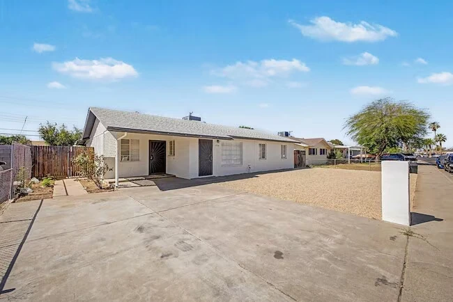 3519 W Orchid Ln Phoenix, AZ 85051 photo 3