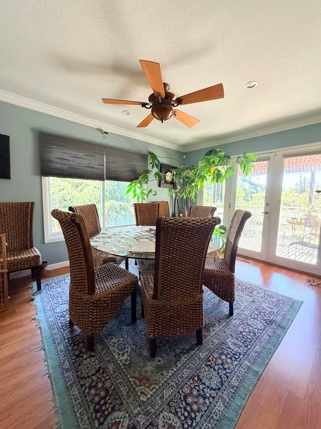 3900 Turnley Ave Oakland, CA 94605 photo 4
