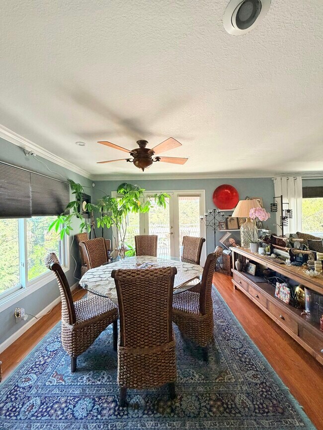 3900 Turnley Ave Oakland, CA 94605 photo 3