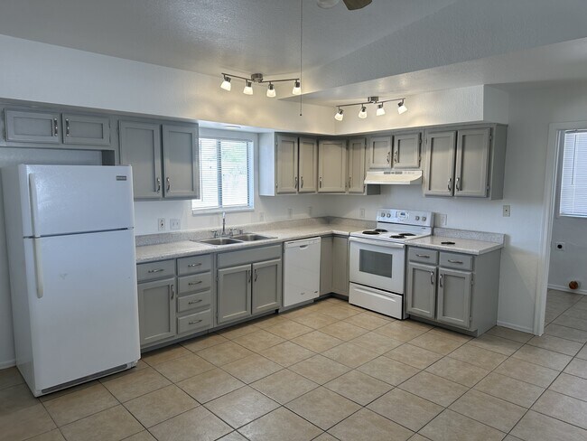 9416 W Rafael Dr Arizona City, AZ 85123 photo 2