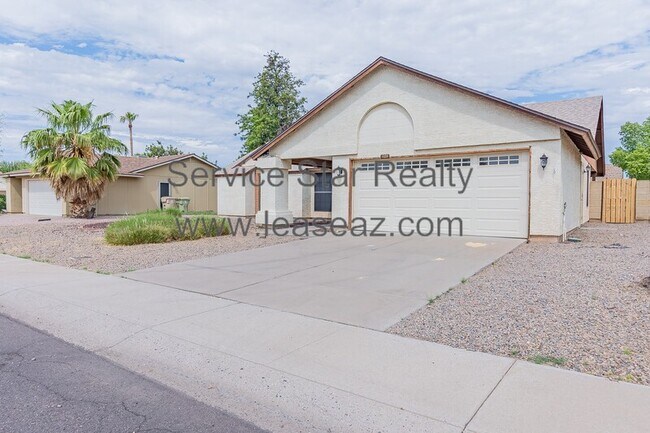 5220 W Freeway Ln Glendale, AZ 85302 photo 3