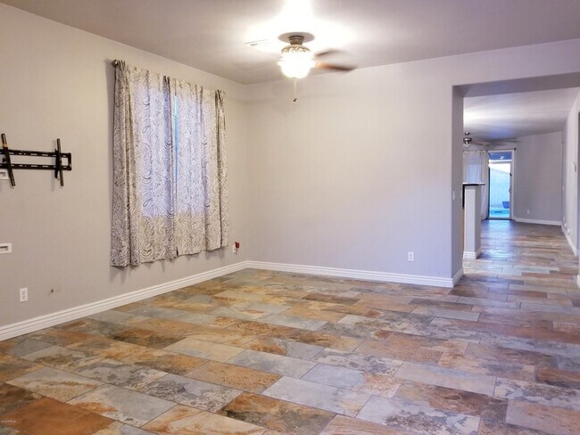 7410 W Darrel Rd Phoenix, AZ 85339 photo 2