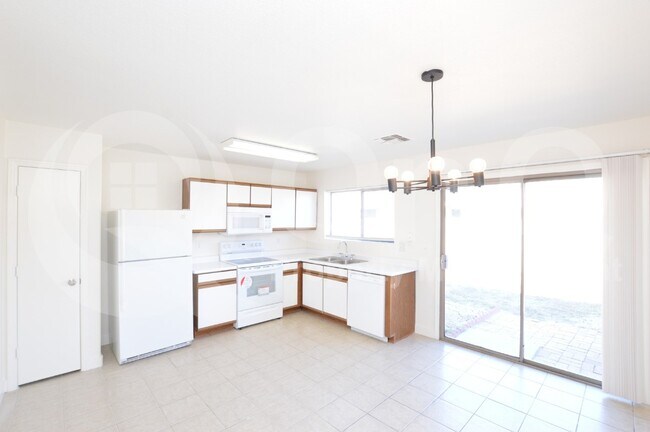 11832 W Roanoke Ave Avondale, AZ 85392 photo 3