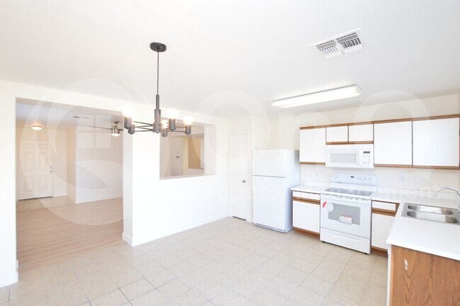 11832 W Roanoke Ave Avondale, AZ 85392 photo 4