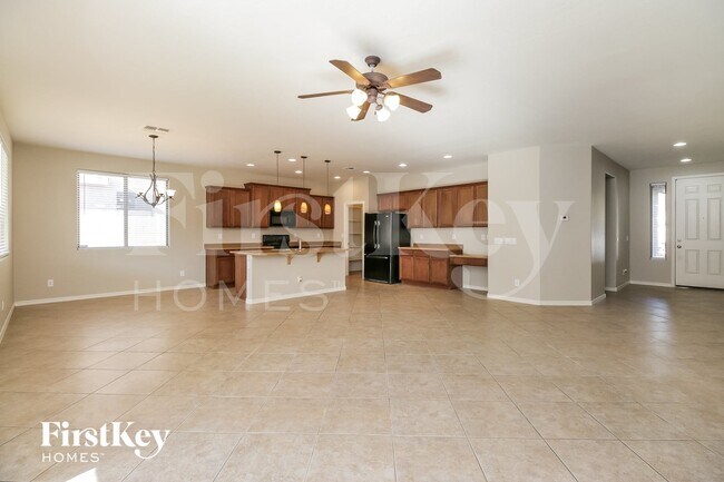 635 W Desert Hills Dr San Tan Valley, AZ 85143 photo 3
