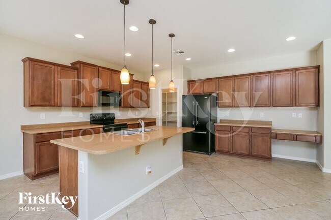 635 W Desert Hills Dr San Tan Valley, AZ 85143 photo 5