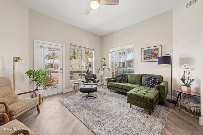 945 E Playa Del Norte Dr Tempe, AZ 85288 photo 2