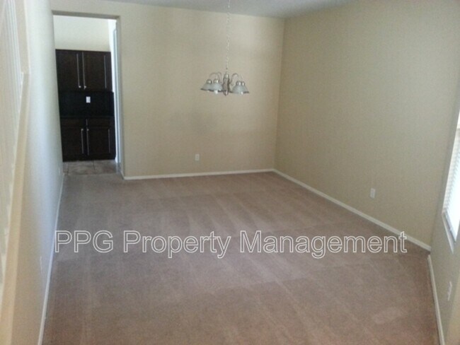 15061 W Larkspur Dr Surprise, AZ 85379 photo 3