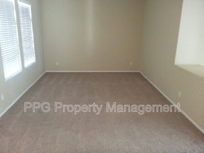 15061 W Larkspur Dr Surprise, AZ 85379 photo 4
