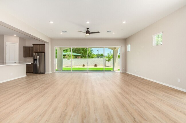 1657 S Sailors Ct Gilbert, AZ 85295 photo 4