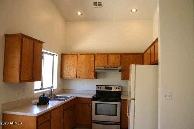 516 E Vogel Ave Phoenix, AZ 85020 photo 4