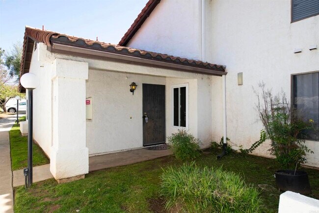 2425 Cranston Dr Escondido, CA 92025 photo 2