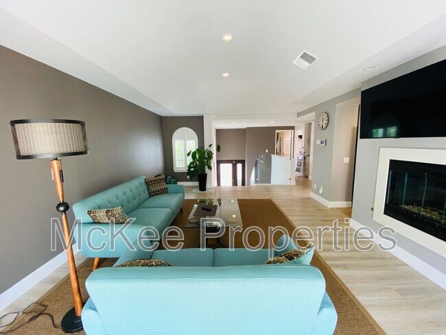 33 Port Royale Rd Coronado, CA 92118 photo 3