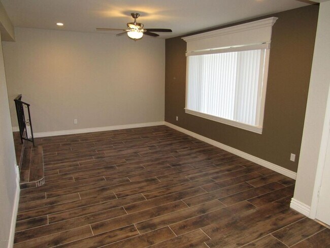 415 E Westchester Dr Tempe, AZ 85283 photo 2