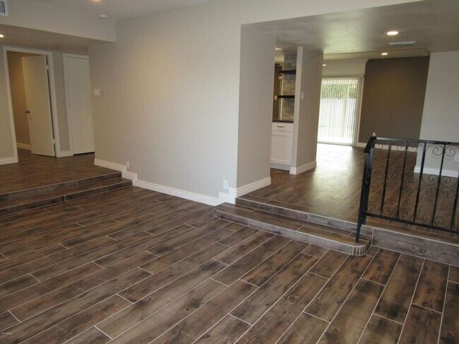 415 E Westchester Dr Tempe, AZ 85283 photo 4