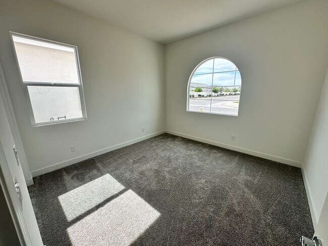 17205 W Vacaville St Surprise, AZ 85388 photo 5