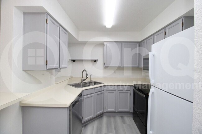 533 W Guadalupe Rd Mesa, AZ 85210 photo 3