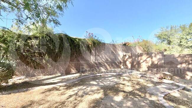 2222 W Mark Ln Phoenix, AZ 85085 photo 4