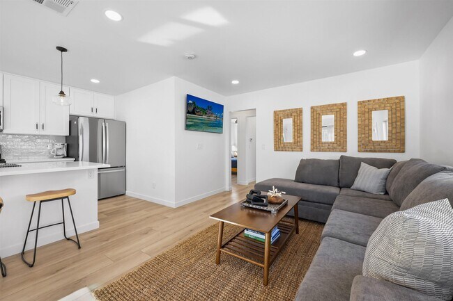 836 Island Ct San Diego, CA 92109 photo 2