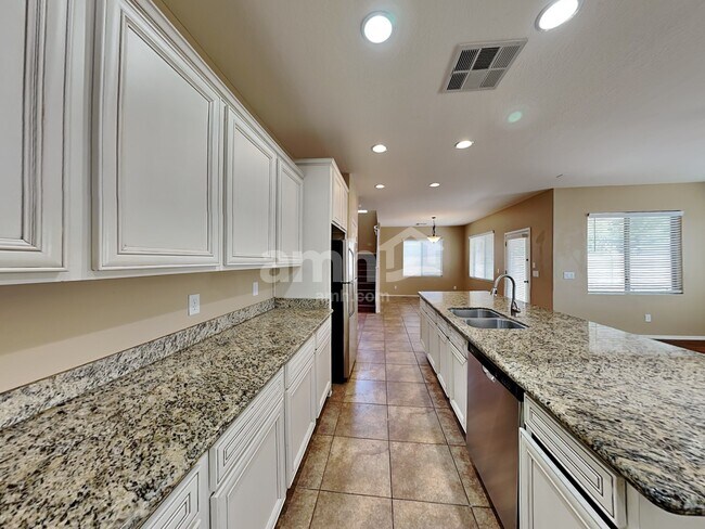 38549 N Reynosa Dr photo 4