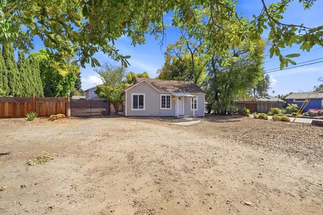 2BR/2BA Single Family House on Chanticleer Ave · Santa Cruz