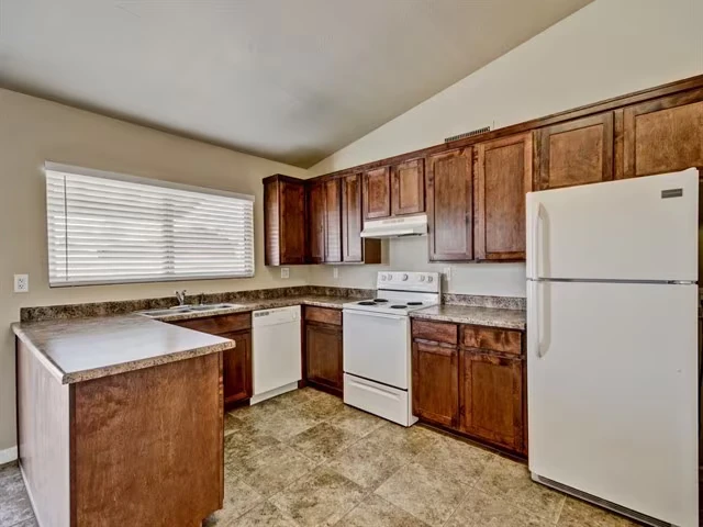 10930 W Montecito Ave Phoenix, AZ 85037 photo 2