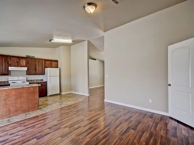 10930 W Montecito Ave Phoenix, AZ 85037 photo 5