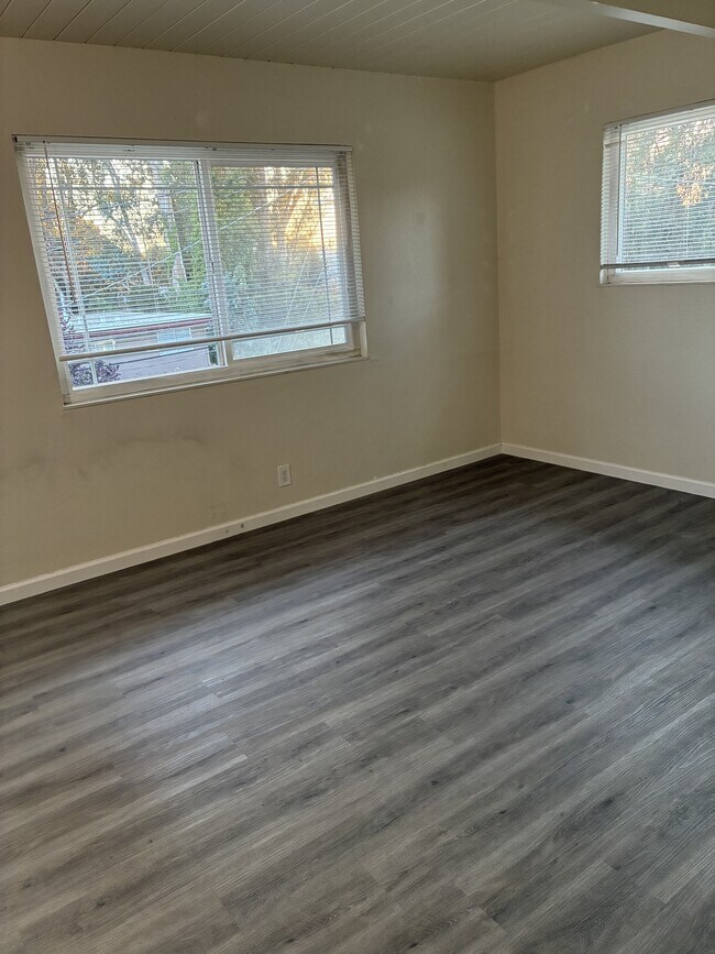 22 Deering Ct Oakland, CA 94601
