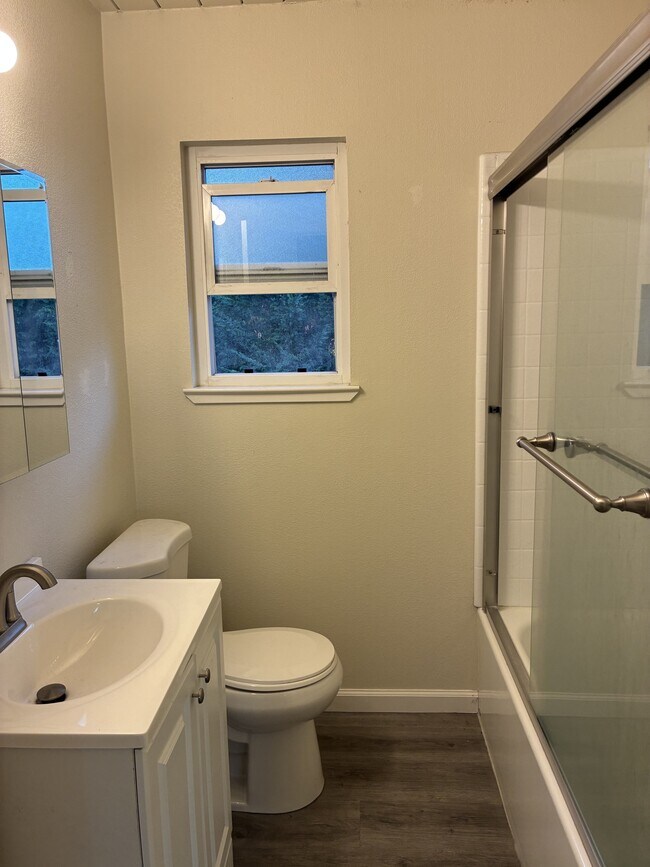 22 Deering Ct Oakland, CA 94601 photo 5