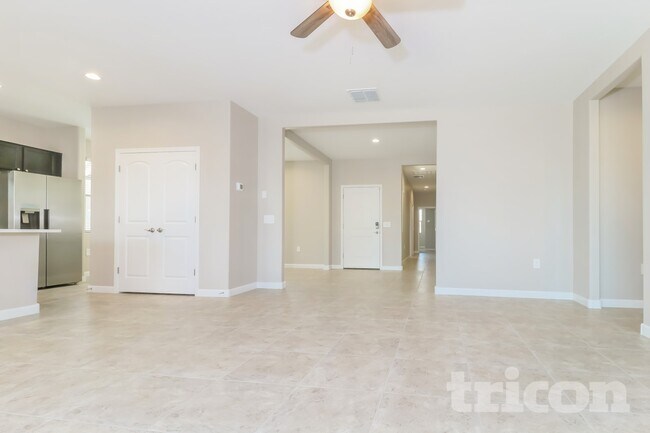 30361 W Crittenden Ln Buckeye, AZ 85396 photo 3