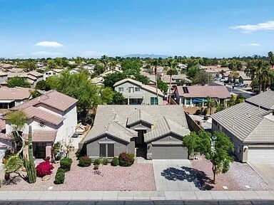 1454 E Morelos St photo 4