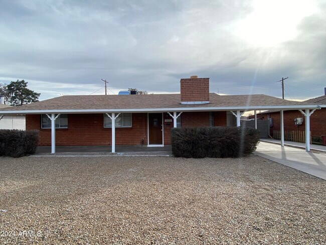 4251 W Keim Dr Phoenix, AZ 85019 photo 2