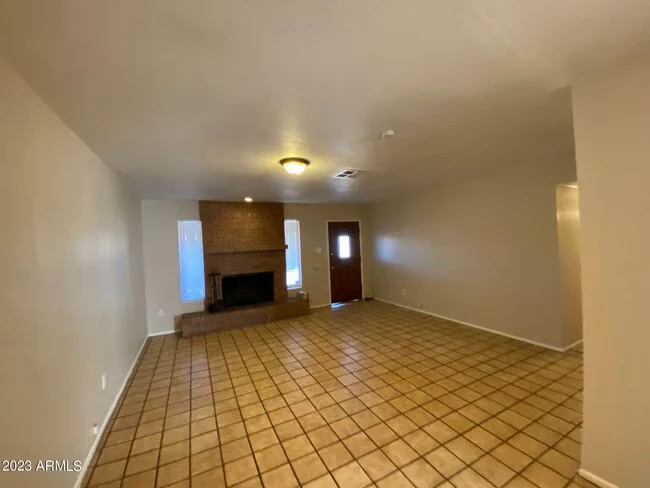 4251 W Keim Dr Phoenix, AZ 85019 photo 4