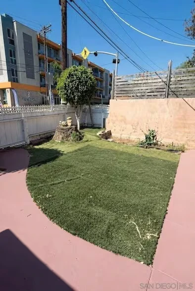 1207 E 8th St National City, CA 91950