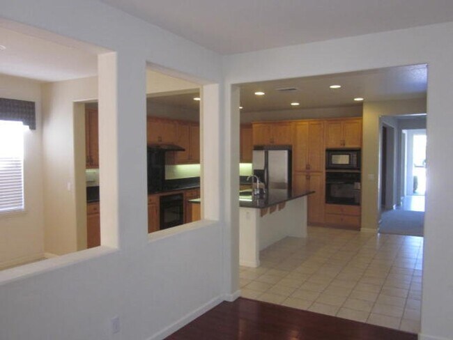 2566 Greystone Dr Tracy, CA 95377 photo 2