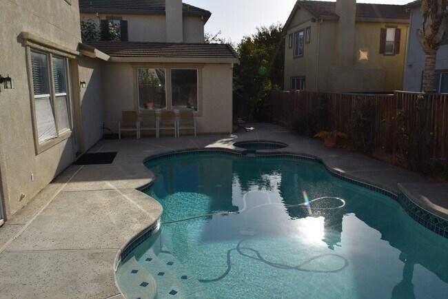 2566 Greystone Dr Tracy, CA 95377 photo 4