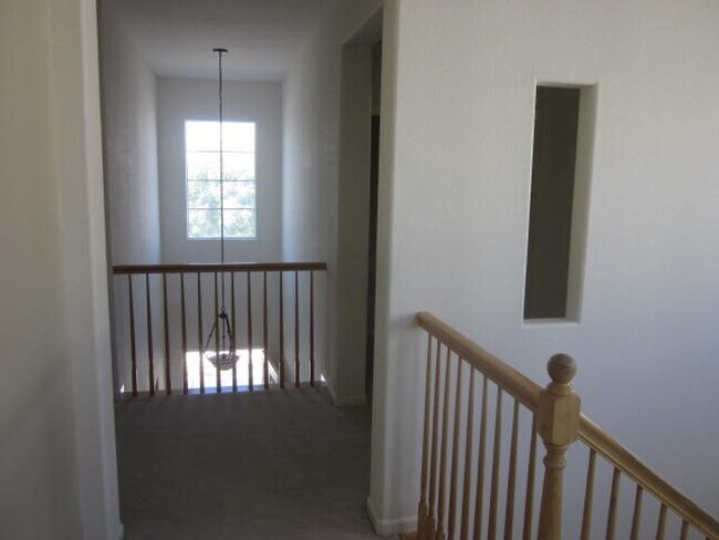 2566 Greystone Dr Tracy, CA 95377 photo 3