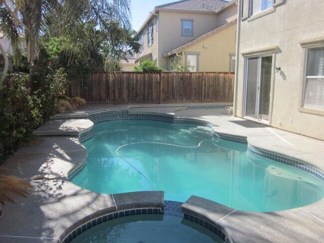 2566 Greystone Dr Tracy, CA 95377