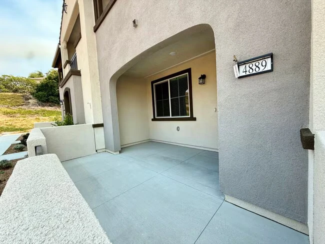 4889 Merida Way Oceanside, CA 92057 photo 2