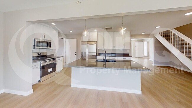 9459 N 64th Dr Glendale, AZ 85302 photo 3