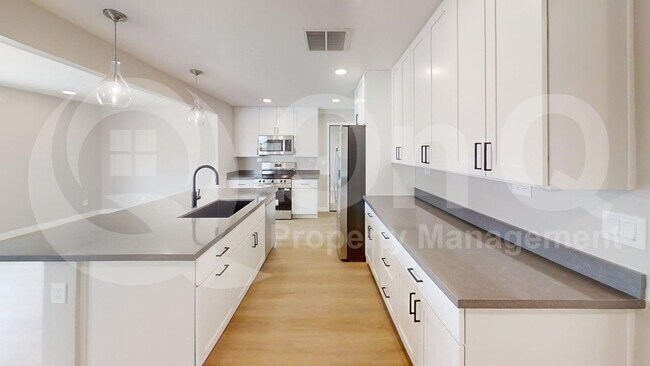 9459 N 64th Dr Glendale, AZ 85302 photo 4