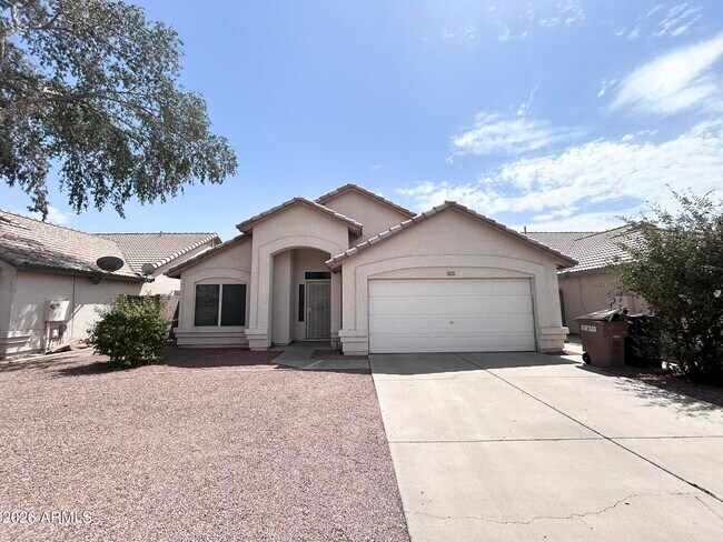 7561 W Cameron Dr photo 2