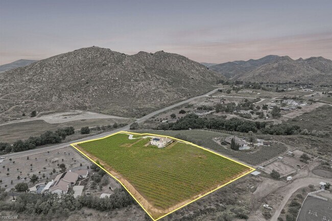 36615 E Benton Rd Temecula, CA 92592 photo 3