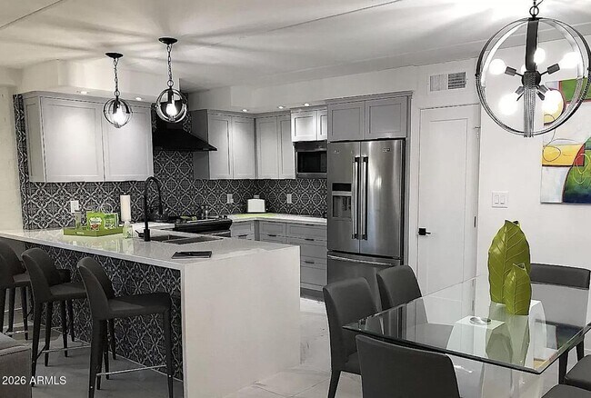 7401 E Northland Dr Scottsdale, AZ 85251 photo 2